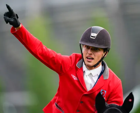 Edouard Schmitz mit Siegesgeste nach Parcours