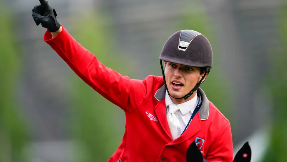 Edouard Schmitz mit Siegesgeste nach Parcours